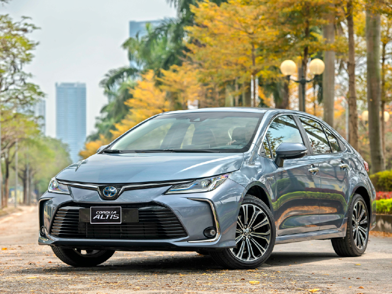 Toyota Corolla Altis – Sedan sang trọng, bền bỉ, phù hợp mọi nhu cầu.